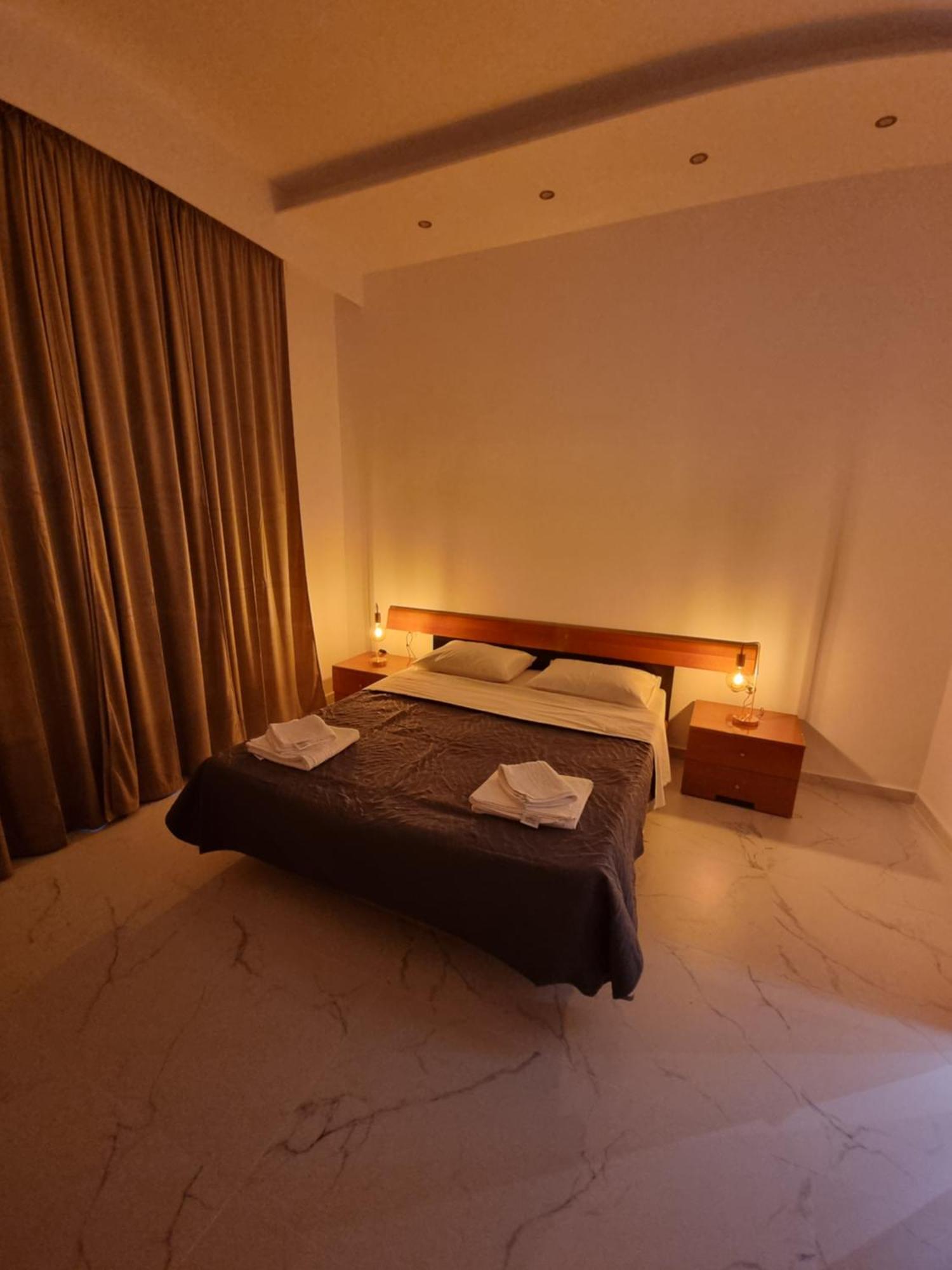 Center House * Rhodes City